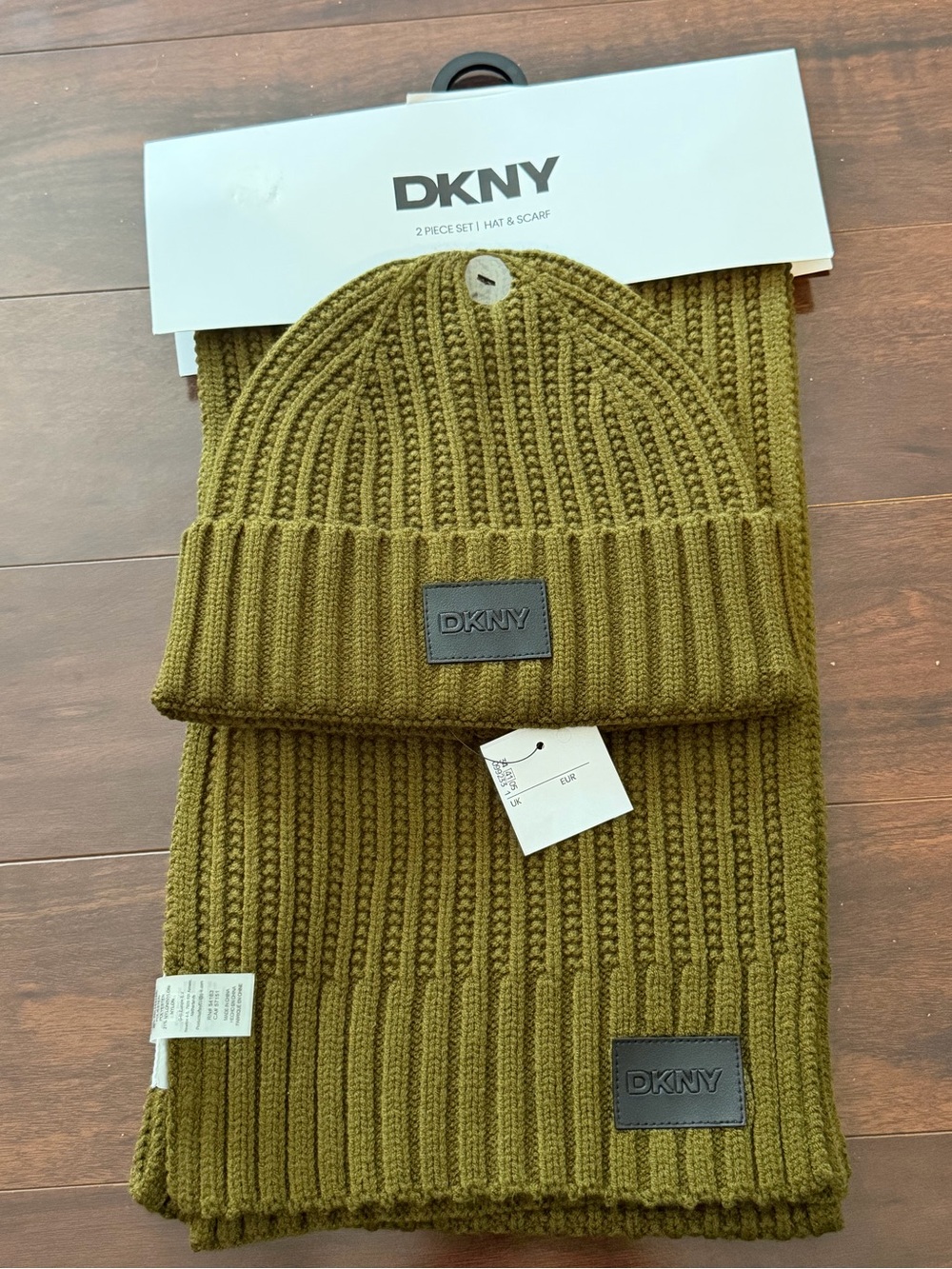 NWT - DKNY Woman's Olive Green Cable-Knit Beanie & Scarf Duo